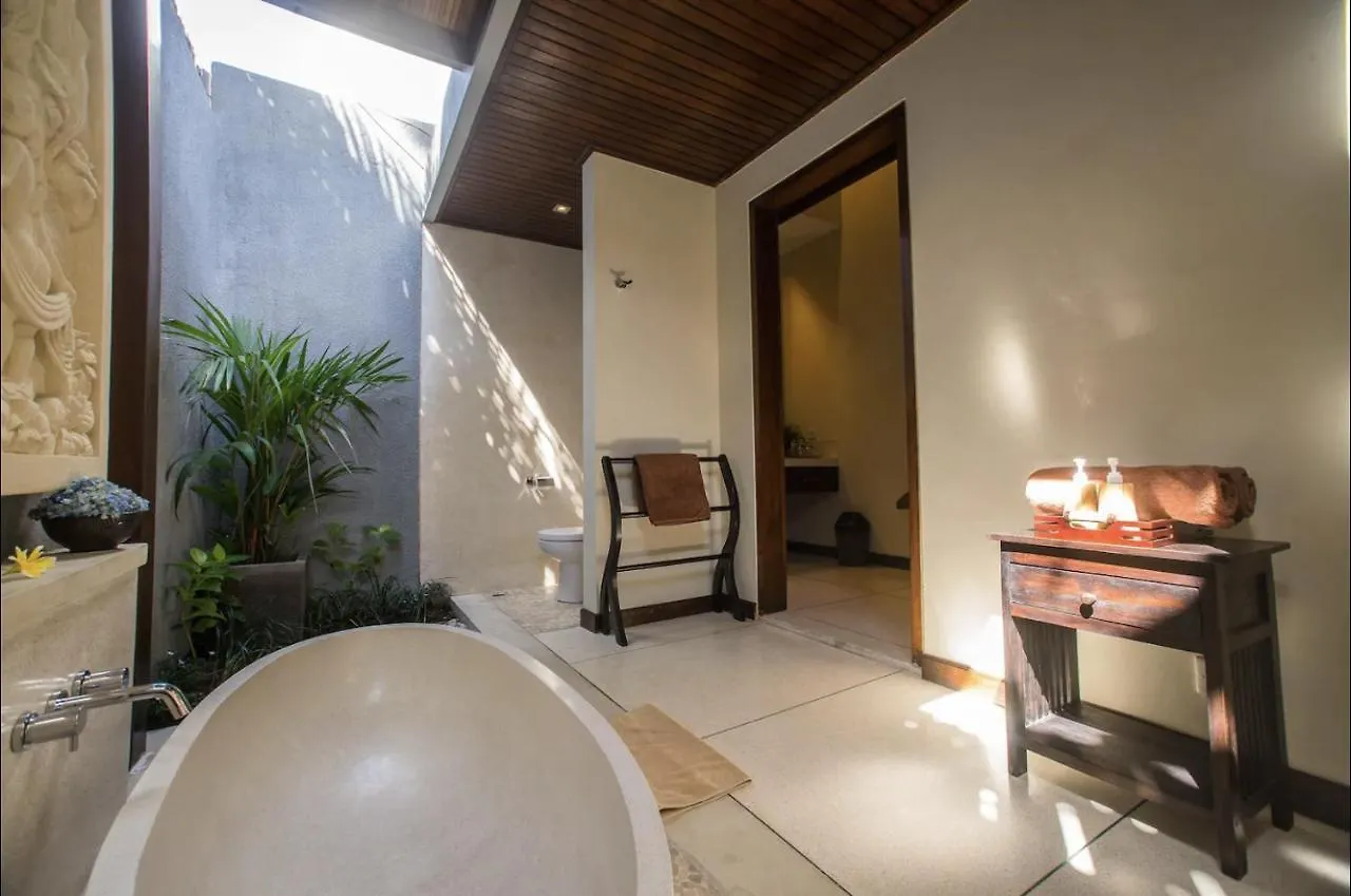 Villa Md 3 Bedroom, Sunny Pool In Eat St Location Seminyak